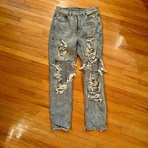 American Eagle ripped Mom jeans 2